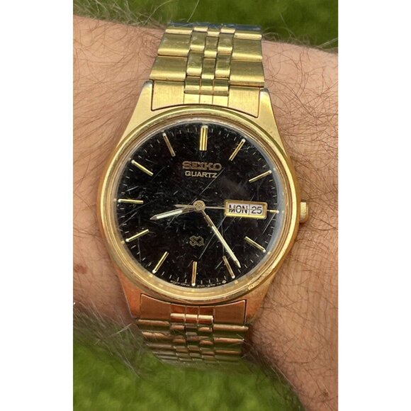 Vintage Seiko watch 5Y23-8049 Gold Tone Quartz SQ day/date Dead Battery Black - Picture 1 of 10